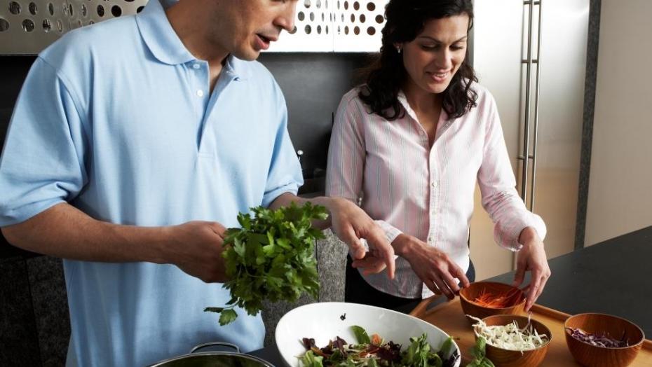Thinkstockphotos 83120297 Prepping Food Thinkstockphotos 83120297 Prepping Food