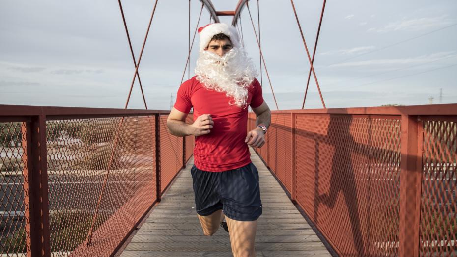 Thinkstockphotos 880883500 Runner Santa Hat Thinkstockphotos 880883500 Runner Santa Hat
