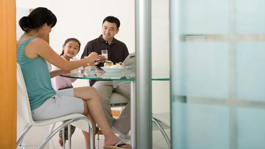 Family Having Dinner 535028933 Family Having Dinner 535028933