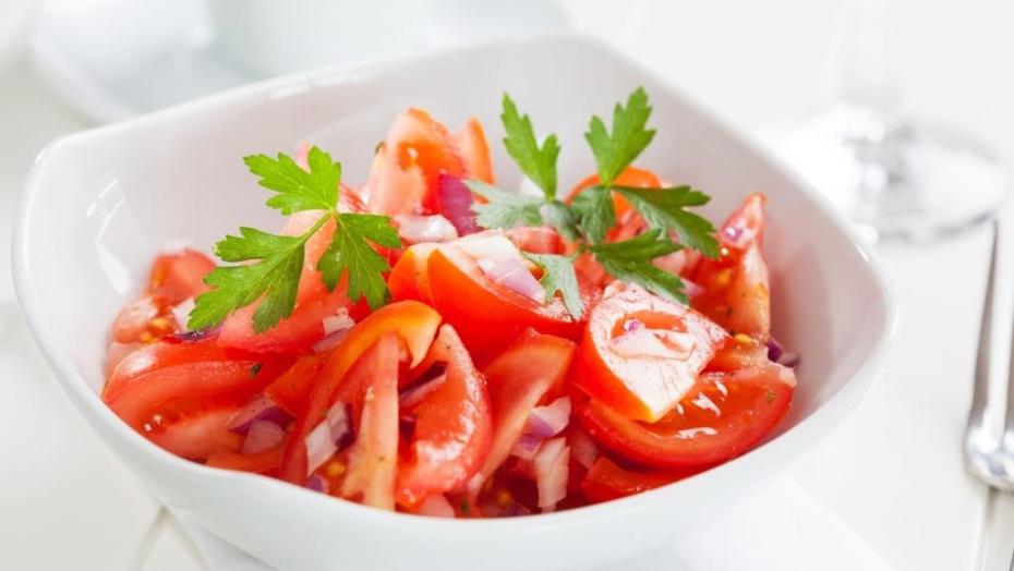 Thinkstockphotos 179228560 Tomato Salad Thinkstockphotos 179228560 Tomato Salad