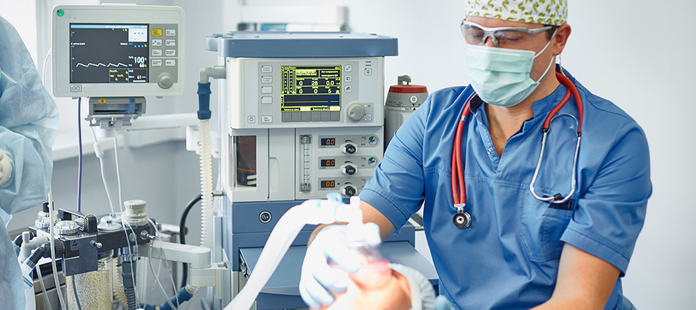 Anesthesiologist placing a mask on a patient