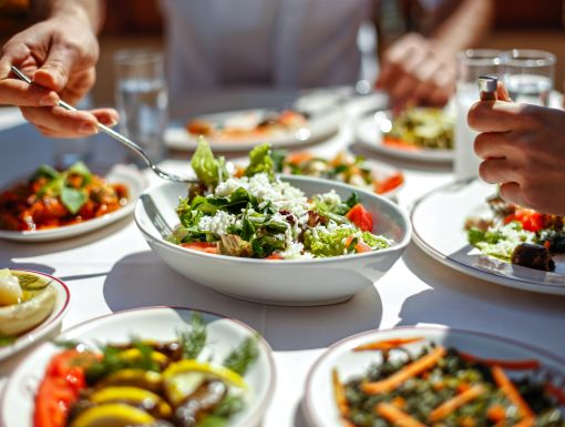 Couple eating lunch