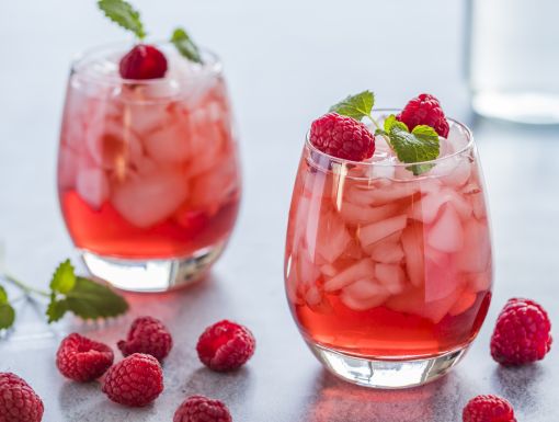 Refreshing raspberry mocktail