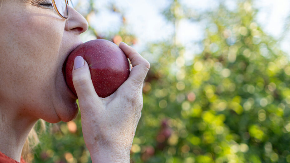 Woman eating apple