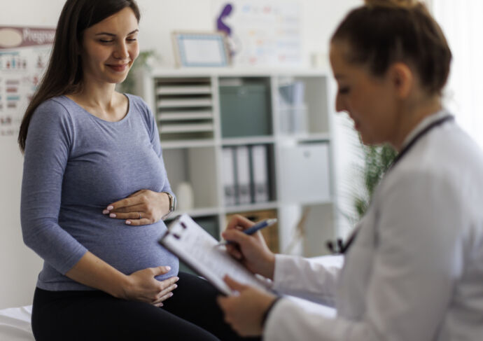 Pregnant woman talking to female obgyn