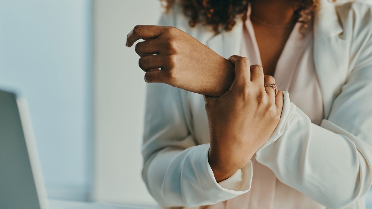 Woman with carpal tunnel syndrome wrist pain