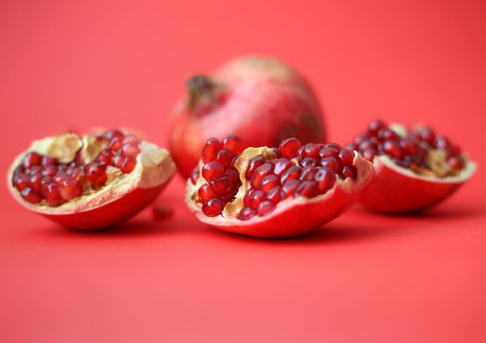 How to cut a pomegranate