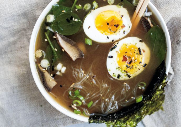 Bone broth health benefits and recipe