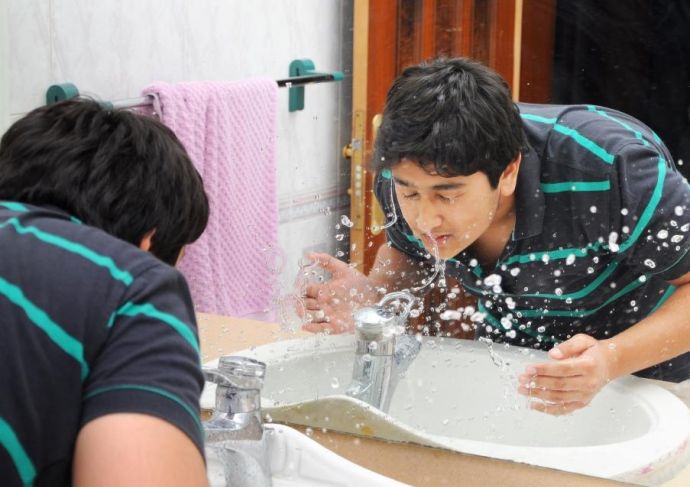 Thinkstockphotos 176856926 Washing Face