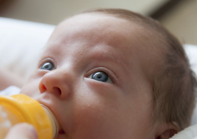 Thinkstockphotos 187349288 Newborn Baby Drinking Milk