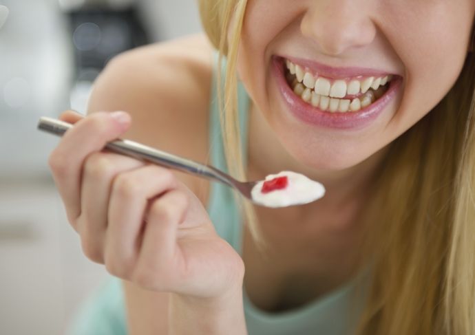 Thinkstockphotos 186912401 Girl Eating Yogurt