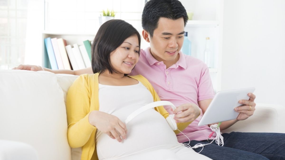 Thinkstockphotos 184426052 Asian Pregnant Couple