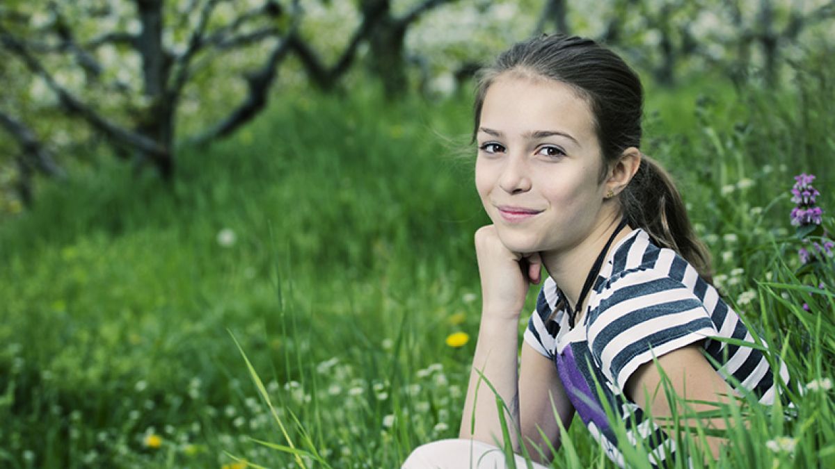 Teenage Girl Thinkstockphotos 178548703
