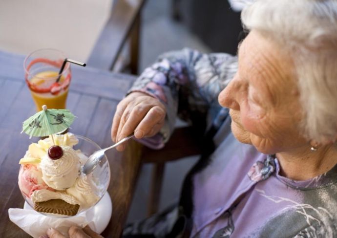 Thinkstockphotos 117781423 Grandmother Ice Cream