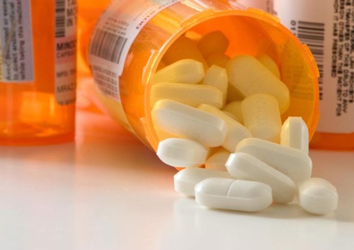 Thinkstockphotos 122524533 Antibiotic Resistance Pharmacy
