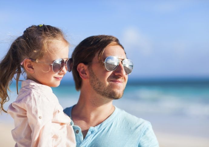 Thinkstockphotos 467381891 Father And Daughter At Beach