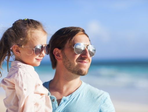 Thinkstockphotos 467381891 Father And Daughter At Beach