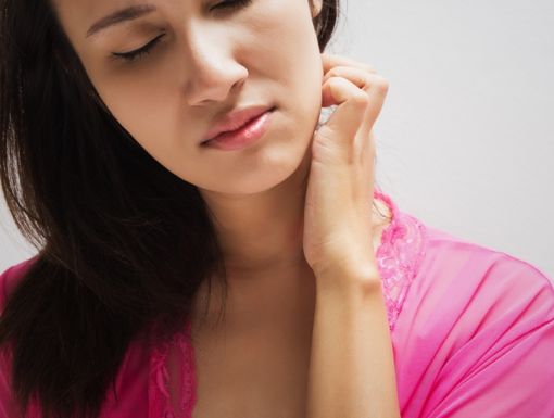 Thinkstockphotos 465991162 Woman Scratching Neck