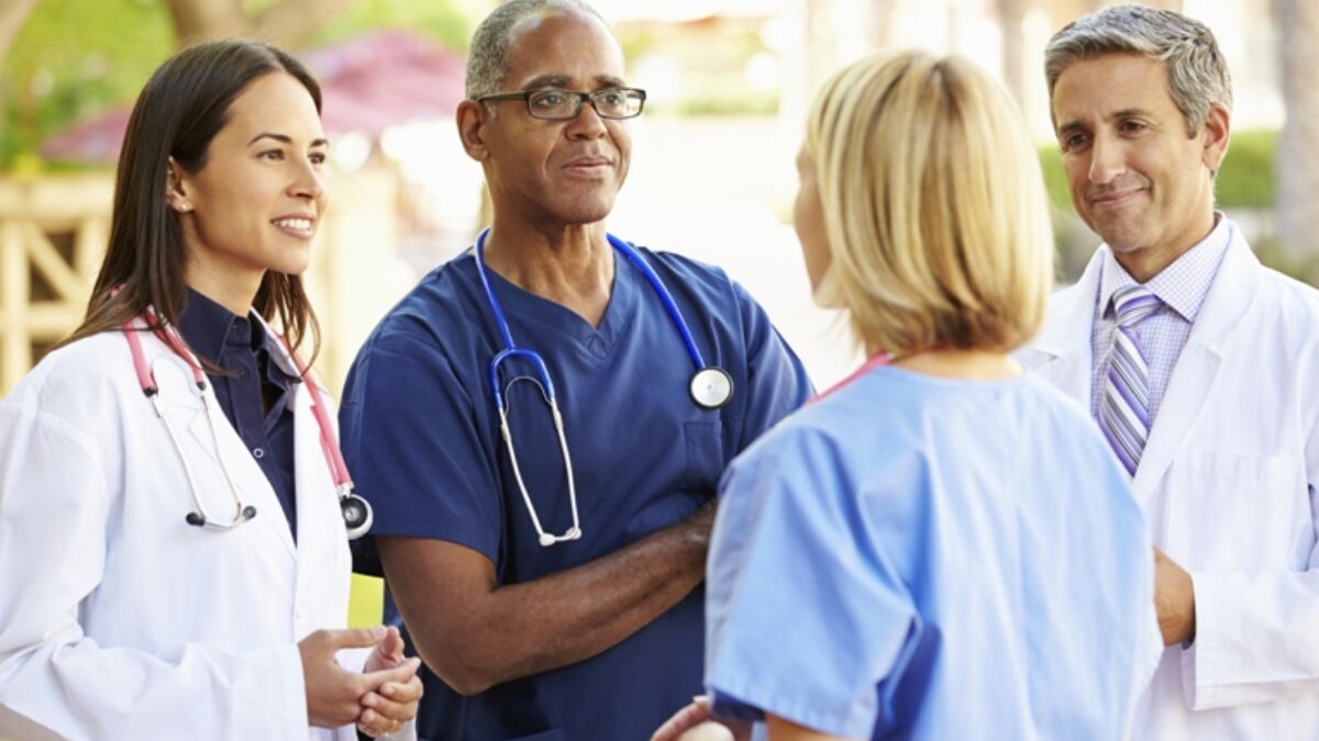 Thinkstockphotos 465134963 Medical Team Having Discussion Outside