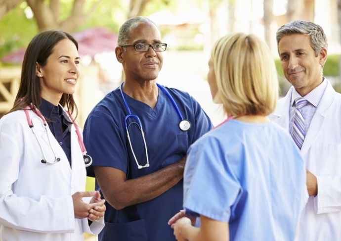 Thinkstockphotos 465134963 Medical Team Having Discussion Outside