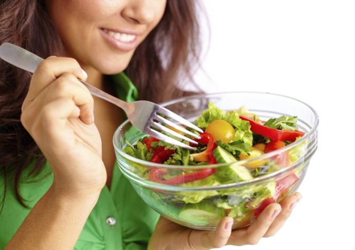 Thinkstockphotos 467710207 Woman Eating Salad