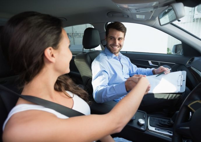Thinkstockphotos 468800620 Woman Getting Driving Lesson
