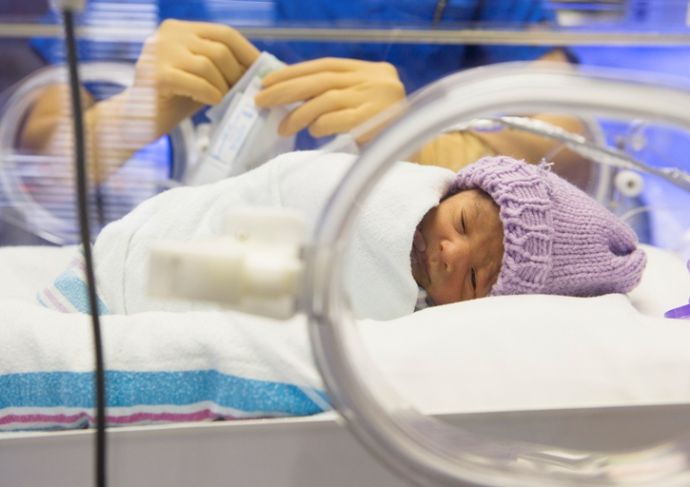 Thinkstockphotos 78751261 Premature Baby In Incubator