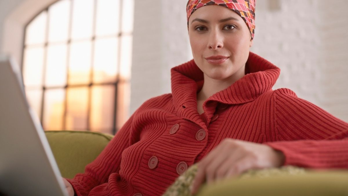 Thinkstockphotos 78715274 Young Woman On Laptop