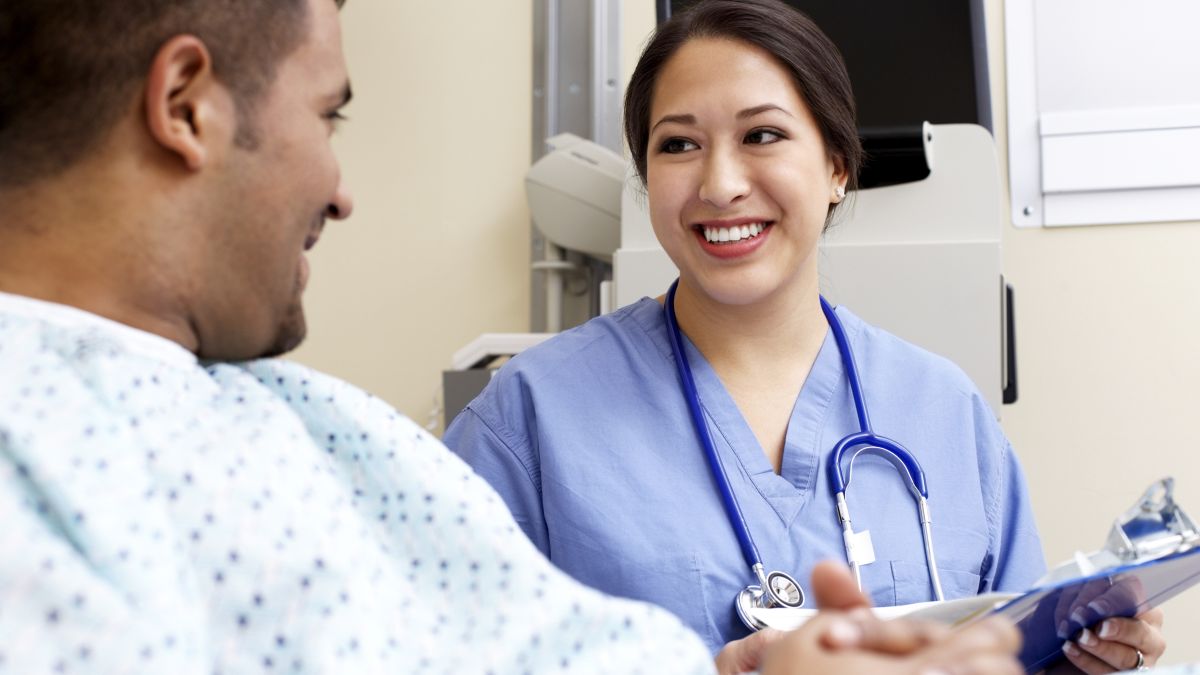 Thinkstockphotos 76801646 Healthcare Worker With Patient