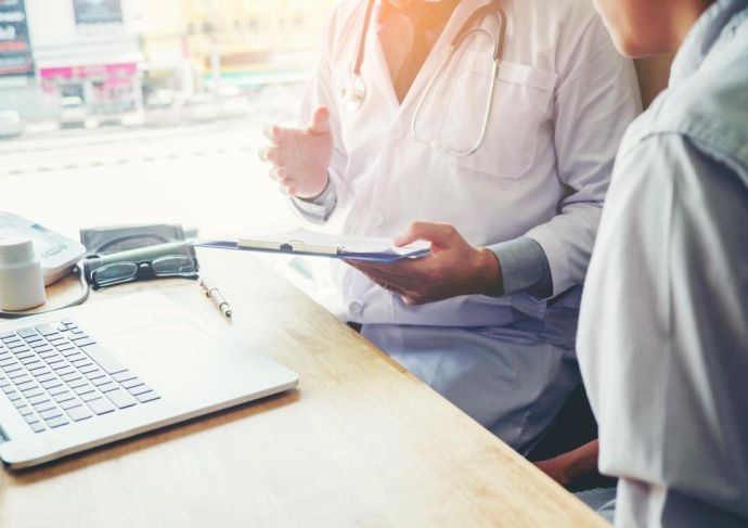 Thinkstockphotos 842459856 Dr With Patient