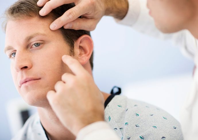 Thinkstockphotos 83405689 Doctor Examining Man