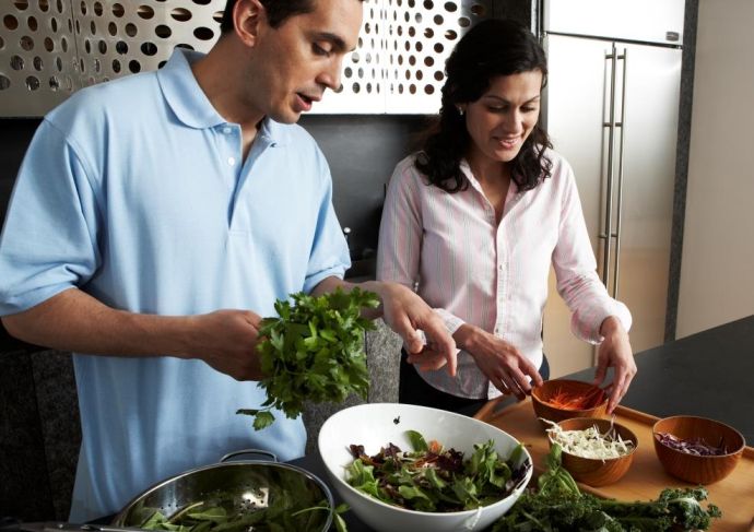 Thinkstockphotos 83120297 Prepping Food