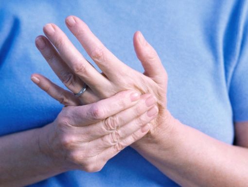 Thinkstockphotos 71261122 Woman Massaging Her Hand