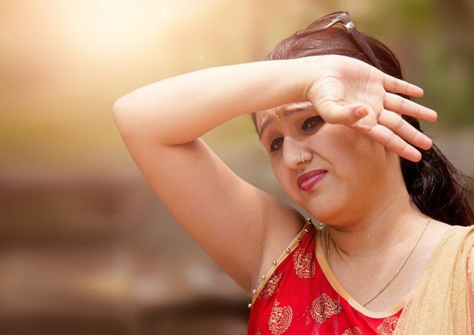 Thinkstockphotos 690010544 Women Sun Headache