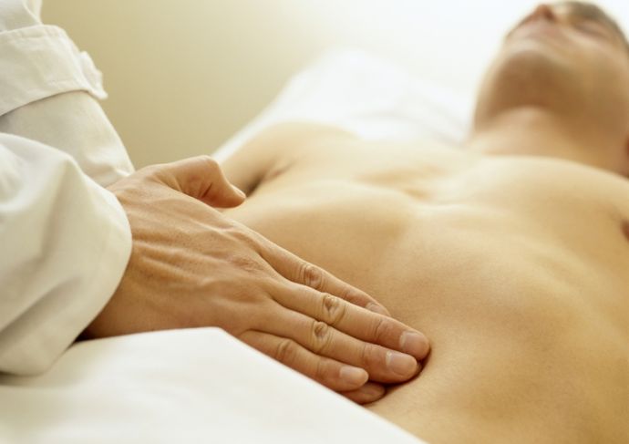Thinkstockphotos Aa023148 Massage Therapist Palpating The Abdomen