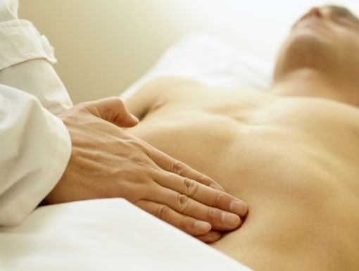 Thinkstockphotos Aa023148 Massage Therapist Palpating The Abdomen