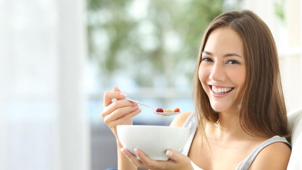 Thinkstockphotos 504377240 Woman Eating