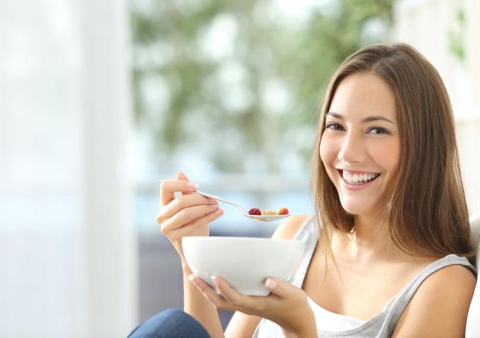 Thinkstockphotos 504377240 Woman Eating