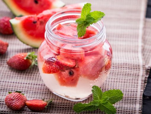 Thinkstockphotos 497448420 Strawberry Watermelon Drink