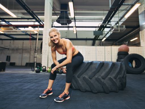 Thinkstockphotos 505500213 Crossfit Tire Woman