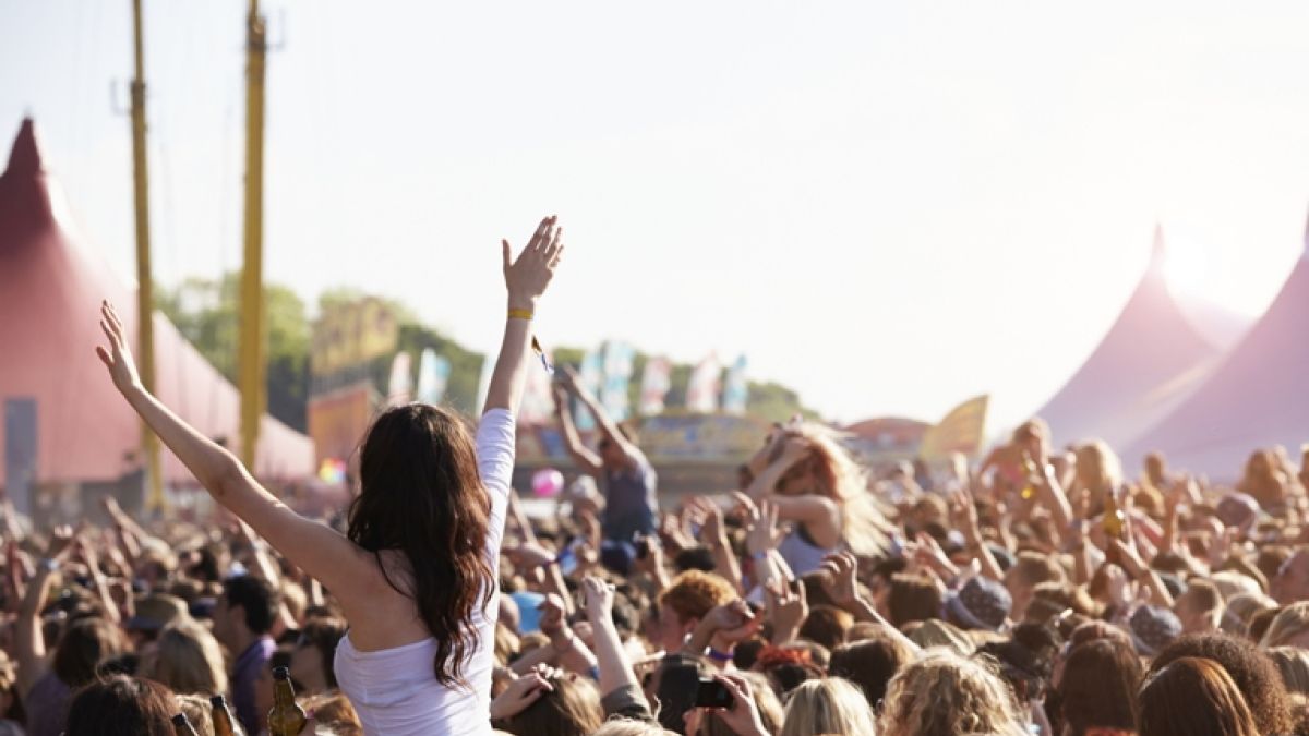 festival goers in the sunshine