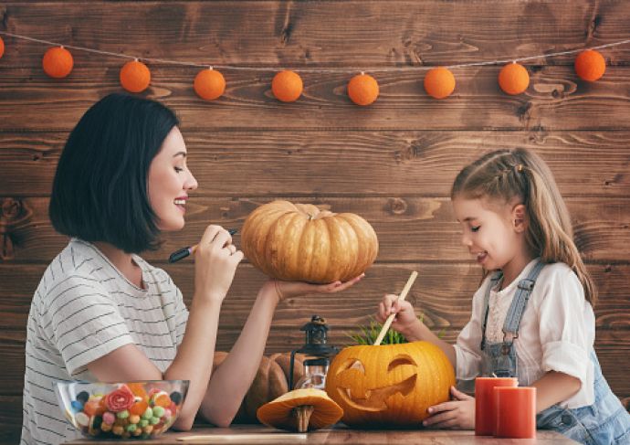 Thinkstockphotos 600084604 Pumpkin Carving