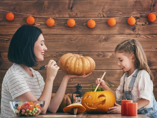 Thinkstockphotos 600084604 Pumpkin Carving