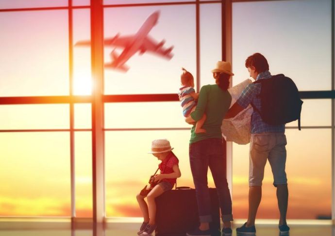 Thinkstockphotos 521465442 Family In Flight