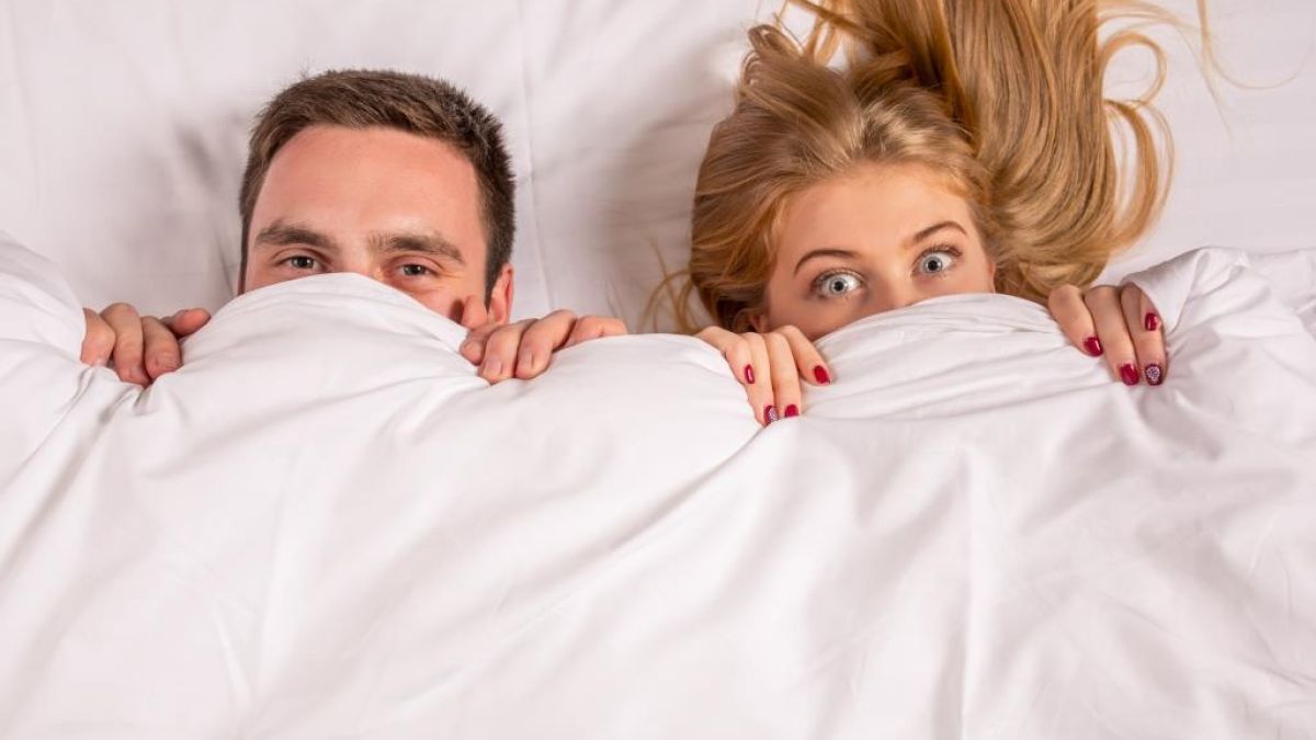 Thinkstockphotos 515679428 Couple Under Covers