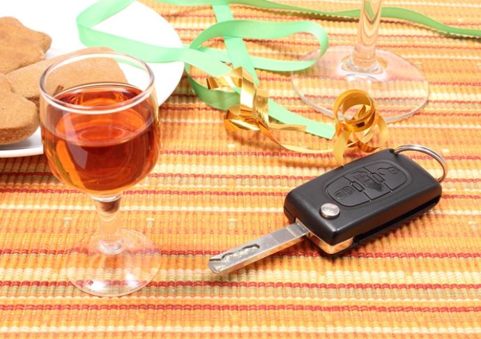 Thinkstockphotos 530320359 Car Key With Glass Of Wine On Table After Party
