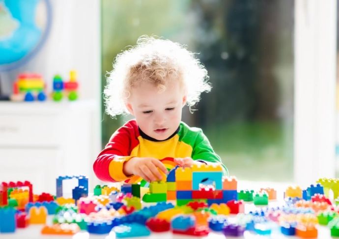 Thinkstockphotos 524529194 Boy Playing With Blocks