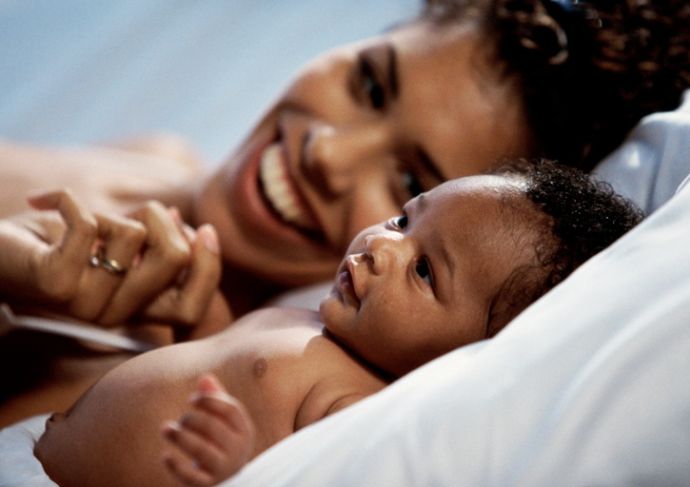 57567943 1 Mother Lying In Bed With Baby