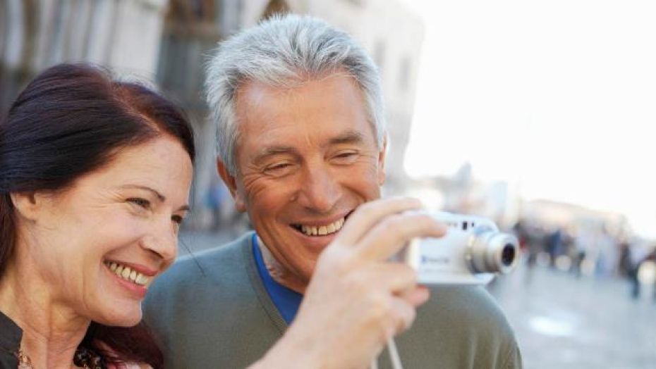happy-couple-taking-photo