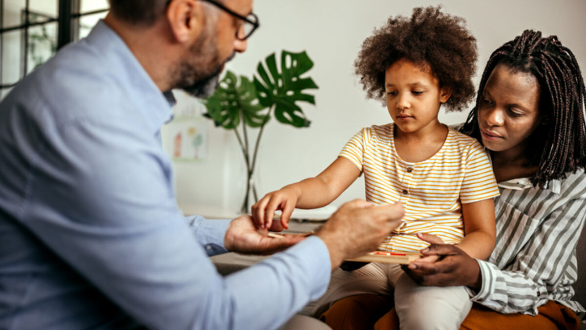 Kid sitting on mom lap during therapy